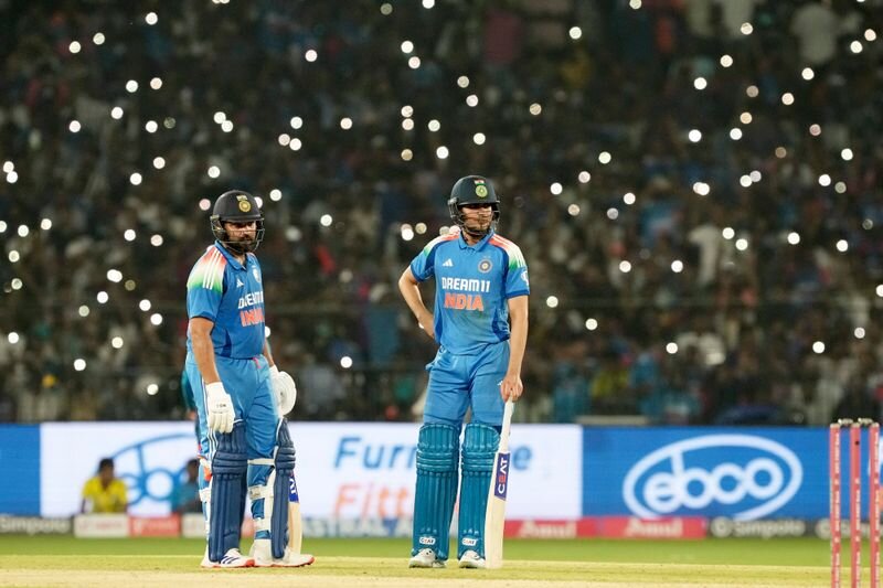 Floodlight Failure Halts IND vs ENG 2nd ODI Series